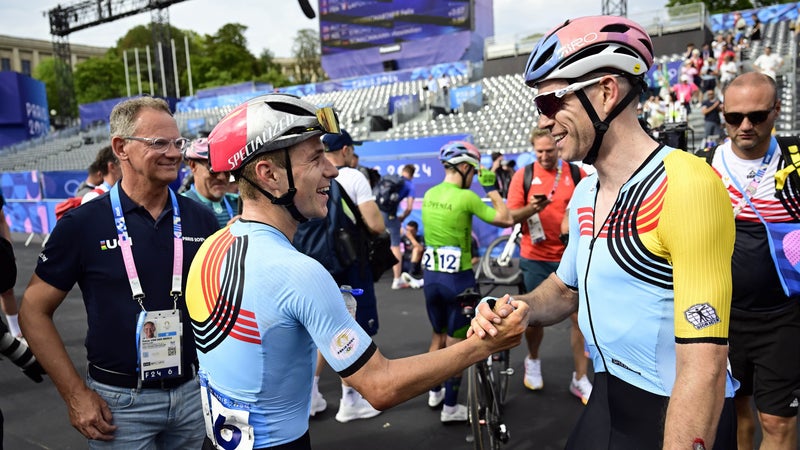 Remco Evenepoel et Wout van Aert sous le maillot de la Belgique aux JO de Paris 2024 2353858