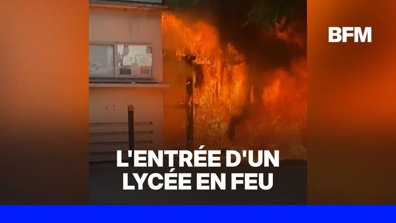 Colère des lycéens: l'entrée d'un lycée en feu à Meaux