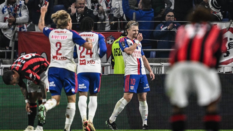 Lyon-Nice: réduits à dix, les Gones résistent et prennent la tête du championnat