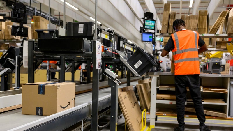 3.500 pour l'un, 9.500 pour l'autre: La Poste et Amazon veulent recruter toujours plus de saisonniers pour les fêtes de fin d'année