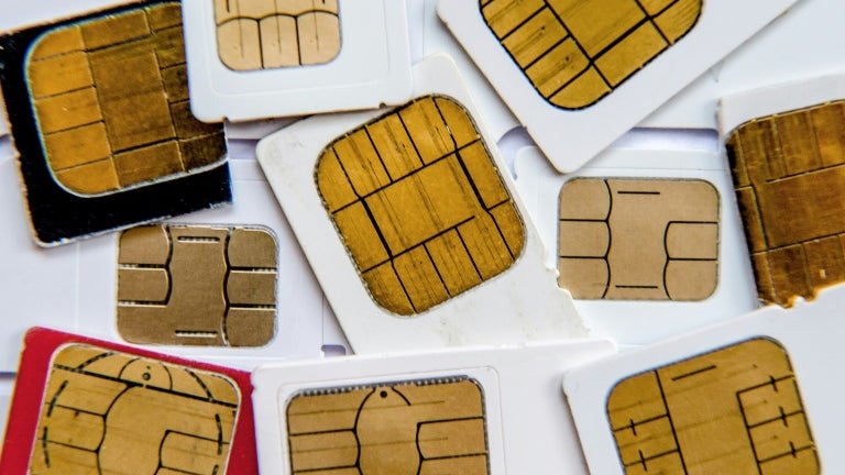 "L'escroquerie qui vide vos comptes en 60 secondes": c'est quoi l'arnaque du SIM swapping, qui reprend de l'ampleur?