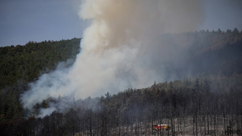 Dans l'Aude, l'incendie de Puilaurens toujours pas "fixé", 150 pompiers mobilisés