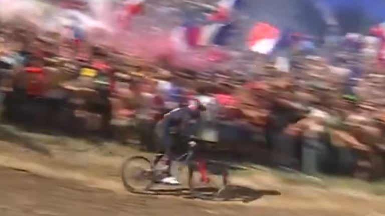 Max Alran lors de son arrivee aux Gets a l issue de la manche de Coupe du monde de VTT descente le 22 aout 2026 2337143