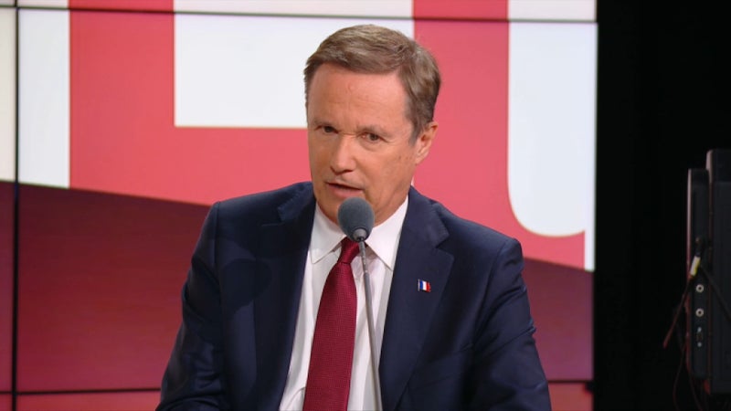 Présidentielle: Nicolas Dupont-Aignan veut verser 10.000 euros à chaque nouveau-né pour sa future retraite