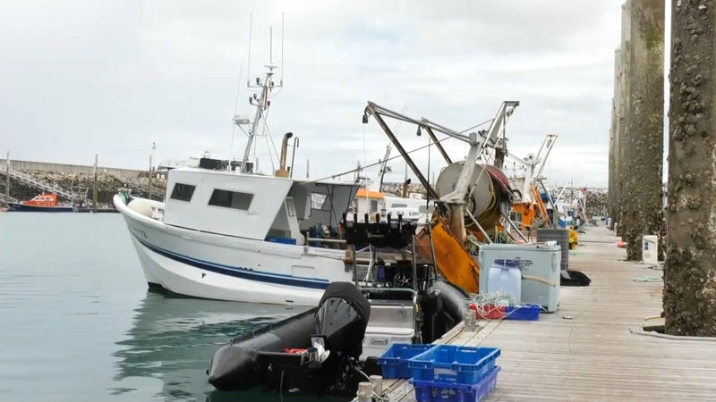 Après une discussion "animée" avec la ministre, les pêcheurs lèvent les blocages mais restent méfiants