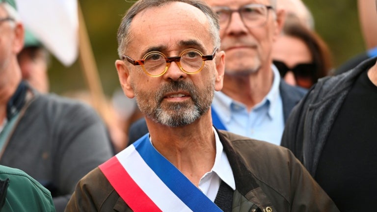 Refus de marier un Algérien sous OQTF: une amende de 7.500 euros requise contre le maire de Béziers Robert Ménard
