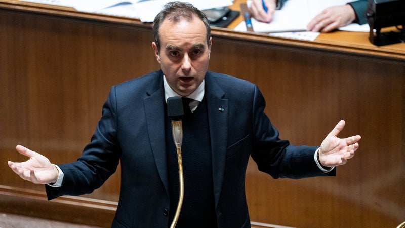 Sébastien Lecornu affirme "ne pas chercher à interdire" la France insoumise mais "veut la combattre dans les urnes"