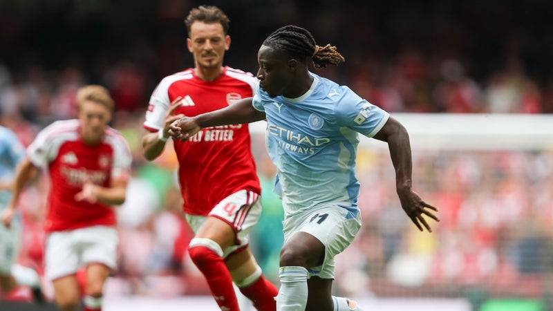 Coup dur pour Manchester City: blessé contre Arsenal, Jérémy Doku va être absent plusieurs semaines après Coupe du monde mouvementée