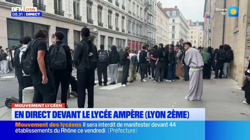 Des lycéens sont mobilisés devant le lycée Ampère (Lyon 2e) dans le calme