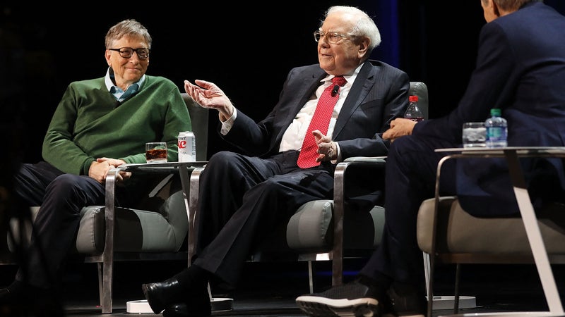 "Il obtient ce poste parce qu’il est mon fils": le milliardaire Warren Buffett transmet son empire de 1.000 milliards de dollars à son fils agriculteur