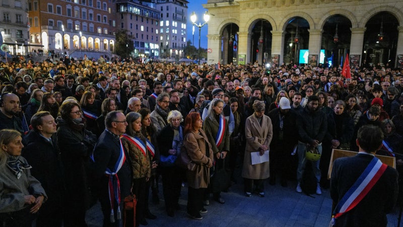 Attentat raciste dans les Yvelines: à Lyon, Marseille ou Paris, des milliers de personnes rendent hommage aux victimes