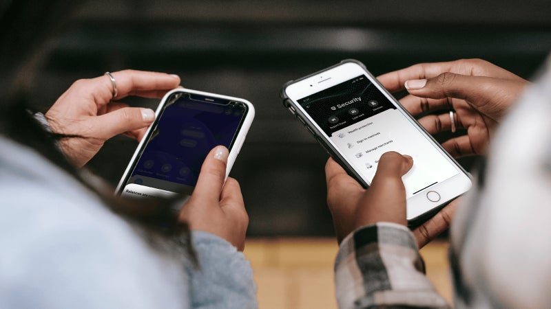 "Trouve-moi le meilleur produit et achète-le": Revolut teste pour la première fois en France le paiement délégué à une IA