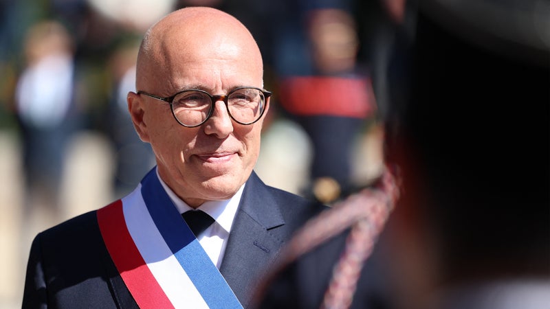 Levée de drapeau dans les écoles de Nice: Éric Ciotti déplore le "refus de principe" du ministre de l'Éducation nationale
