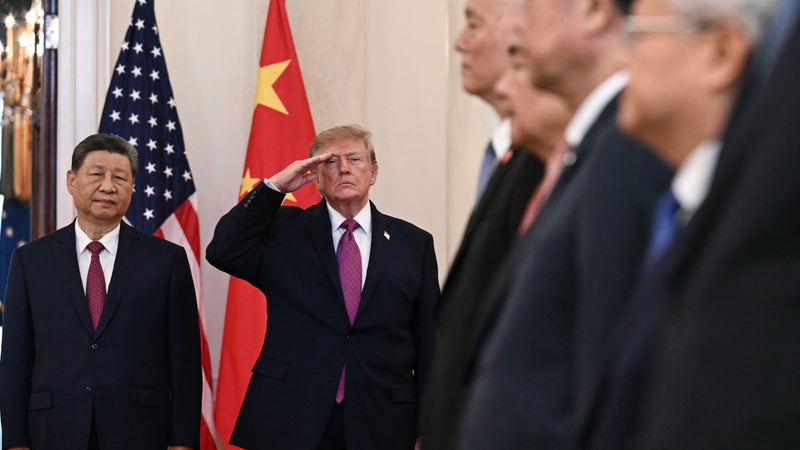 "Nous avons forgé une grande amitié": les images de l'arrivée de Xi Jinping accueilli par Donald Trump à la Maison Blanche