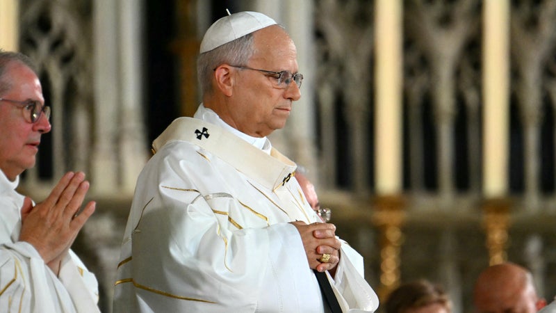 Léon XIV: l'opération du pape au poumon "s'est conclue positivement"