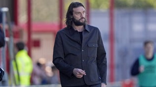 Andy Carroll entraîne le club anglais de Dagenham & Redbridge, le 21 mars 2026