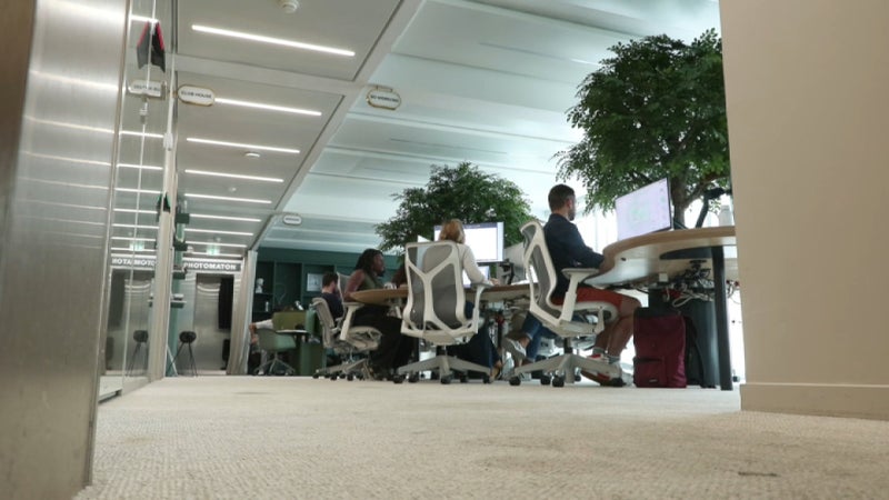 ChatGPT déferle au bureau mais ça rapporte quoi? La Banque de France conclut que l'impact sur la productivité reste très modeste