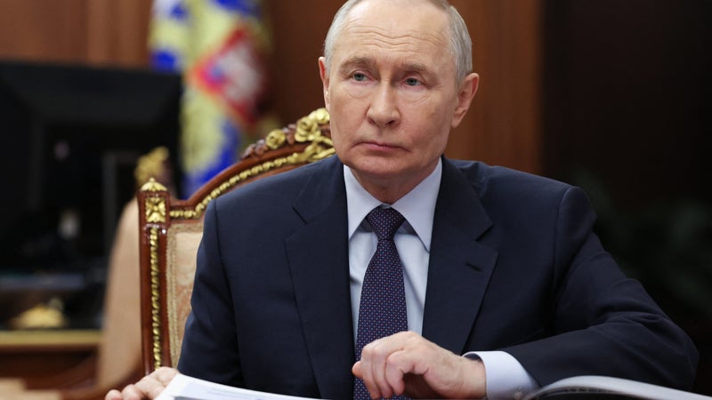 "De réels dommages": Vladimir Poutine estime que les frappes de drones ukrainiens contre des infrastructures russes ont coûté "environ 1% de PIB" à la Russie