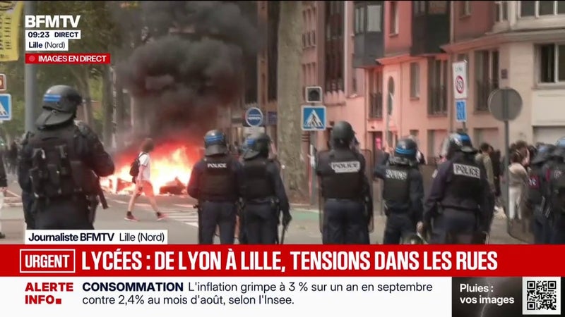 Lycées bloqués: les forces de l'ordre accompagnent les pompiers pour éteindre un incendie devant le lycée Motebello de Lille