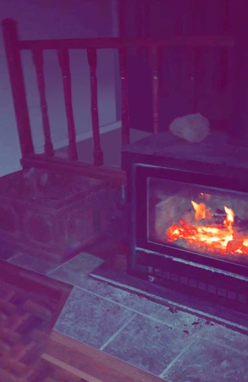 Salon avec une cheminée Salon avec une cheminée