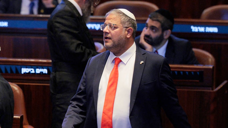 Vol à destination de Tel-Aviv dérouté: le ministre israélien de la Sécurité nationale affirme qu'un "terroriste" a voulu faire s'écraser l'avion
