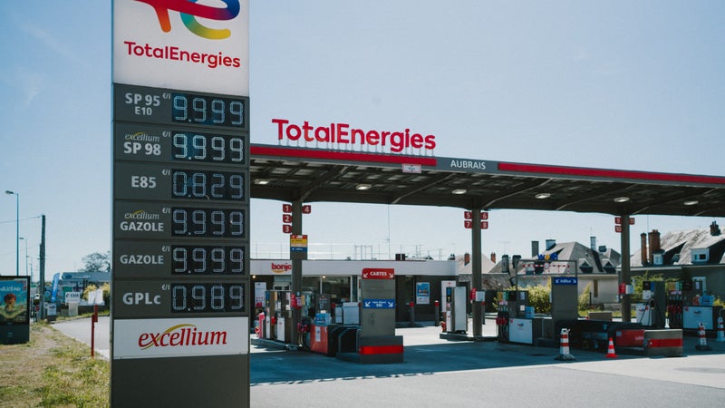 On peut y économiser 6,55 euros sur un plein: prises d'assaut, les stations Totalenergies multiplient les ruptures de stock