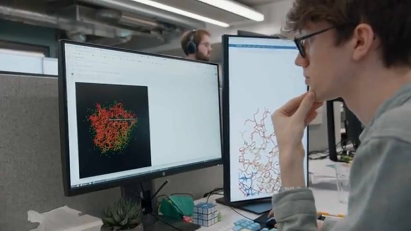 Les craintes sur l'IA sont-elles exagérées? "C'est une invention humaine qui dépasse vraiment pour la première fois son créateur"