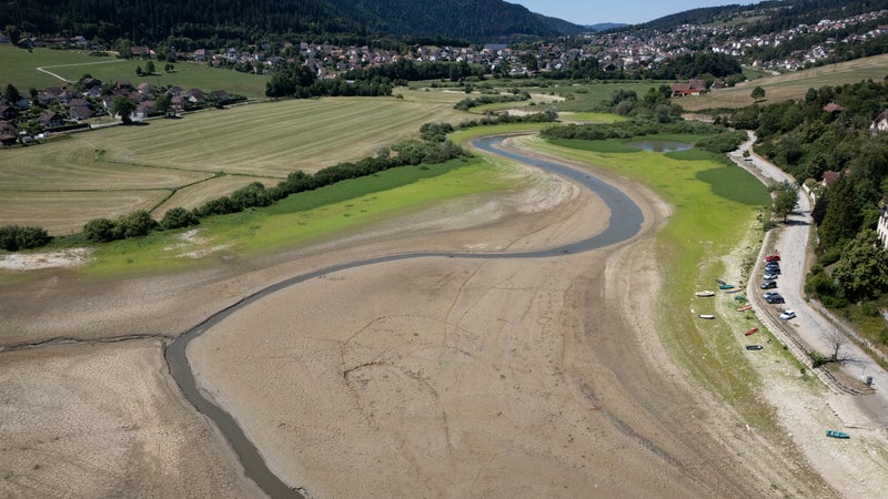 Sécheresse dans le Doubs: la consommation d'eau diminue à Pontarlier, mais la sortie de crise n'est "pas encore en vue"