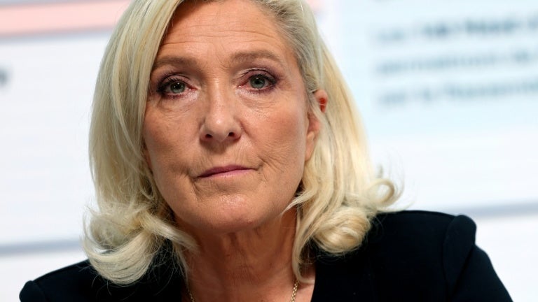 Aucune banque ne veut prêter à Marine Le Pen? Le gendarme des comptes de campagne assure qu'il existe "d’autres solutions" et rappelle que le RN touche 15 millions d'euros d'argent public par an