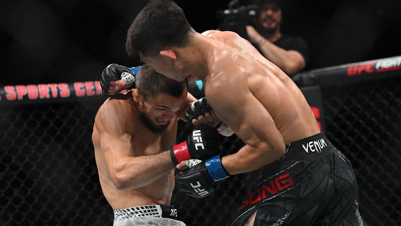 UFC Shanghai: Les images impressionnantes du KO surprise de Song Yadong sur Umar Nurmagomedov qui a complétement déconnecté