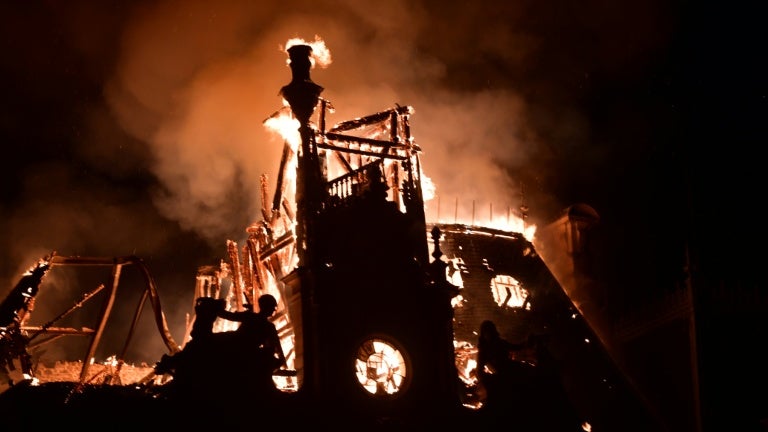 "Tout ceci aurait pu être évité": le maire de Limoges Guillaume Guérin dénonce des manquements après l'incendie de sa mairie