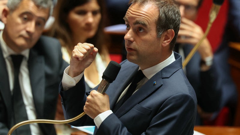 35 centimes par litre pour les pêcheurs, 20 centimes pour le BTP et 15 centimes pour les agriculteurs: Sébastien Lecornu demande à ses ministres de "prolonger" les aides aux carburants jusqu'au 31 décembre