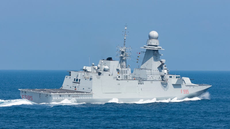 Un navire de guerre conçu pour neutraliser des menaces aériennes, navales ou sous-marines et même frapper des cibles terrestres: la Grèce va acheter deux frégates de type FREMM à l'Italie