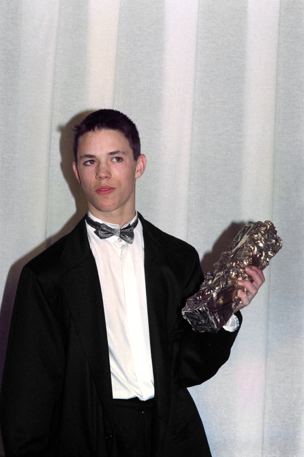 Gérald Thomassin qui reçoit le César du meilleur espoir masculin 