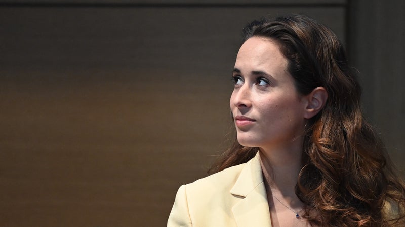 Pacs amical, congé pour un deuil ou une naissance... Clémence Guetté propose plusieurs mesures pour revaloriser les relations amicales
