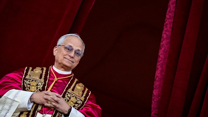 "Un pronostic plutôt favorable": pourquoi les experts se veulent rassurants après l'opération du pape Léon XIV pour retirer une tumeur cancéreuse