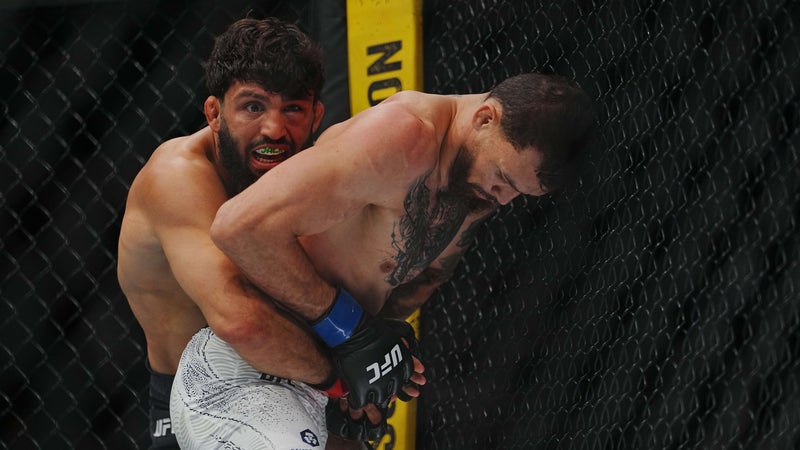 UFC 331: Tsarukyan met KO Ruffy sur un terrible coup de coude, Van reste roi des poids mouches