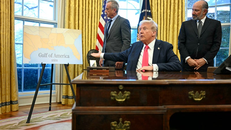 "Un instrument du récit de sa puissance": golfe de l'Amérique, lac Ontario... Pourquoi Donald Trump veut-il redessiner les cartes?