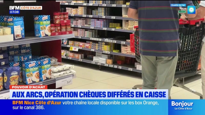 Aux Arcs, une enseigne propose des opérations "chèques différés"