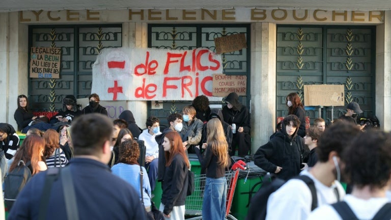 "De l'inquiétude sur l'aggravation de la situation": le gouvernement sous la pression de la mobilisation lycéenne