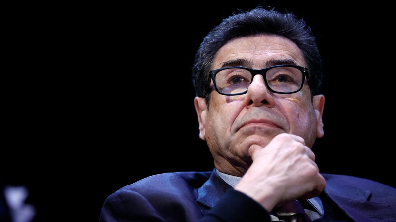 "L'annulation de la dette, c'est l'équivalent de l'hydroxychloroquine vantée par le Pr Raoult comme traitement miracle du Covid": le prix Nobel d'économie Philippe Aghion affirme que l'absence d'un "budget crédible" mènerait à la "catastrophe"