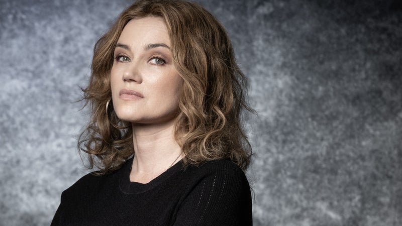 Depuis 2002, l'actrice interprète le rôle d'Alice Nevers dans la série "le juge est une femme". 