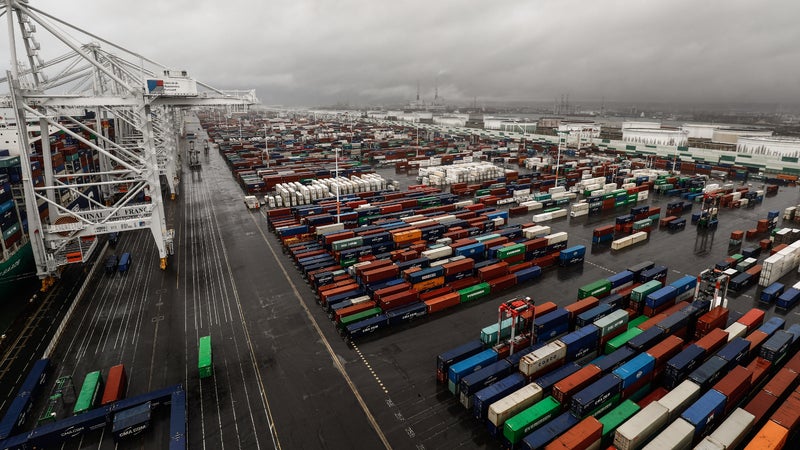 "Les ports français vont être à l'arrêt à 95%": les dockers annoncent une grève massive le 30 octobre