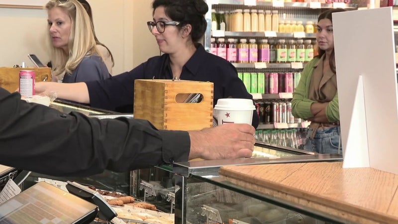 "Bring your mug day": un café offert ce vendredi si vous venez avec votre gobelet dans des centaines d'établissements