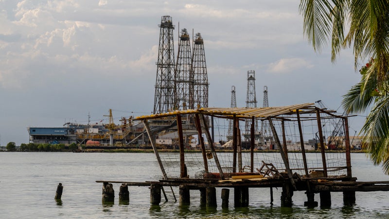 Le gouvernement Trump mise sur les immenses réserves vénézuéliennes pour contourner le détroit d'Ormuz: les États-Unis et le Venezuela discutent d'une prise de participation américaine dans plusieurs champs pétroliers