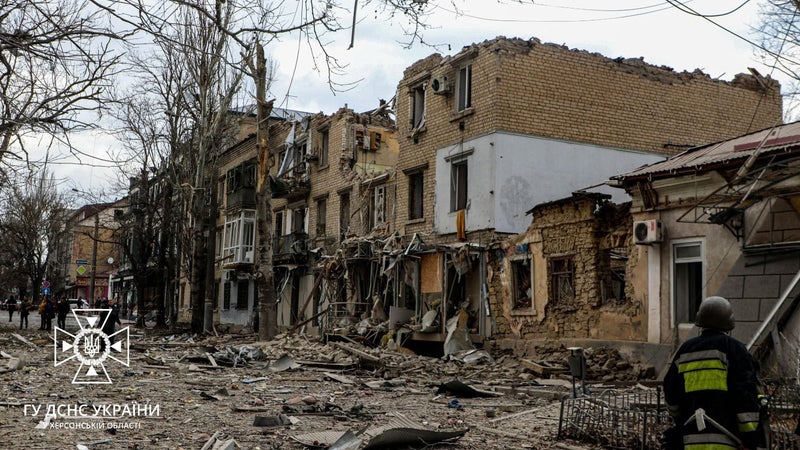Guerre en Ukraine: les autorités de Kherson appellent les habitants à évacuer la ville face aux frappes russes