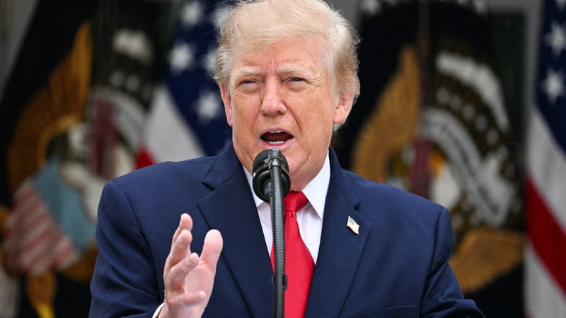 Donald Trump juge que la reprise par l'Ukraine des frappes sur les raffineries russes est une "honte"