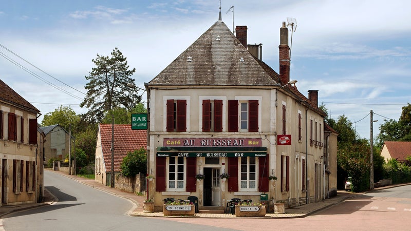 80% des bistrots ont disparu depuis 1960: suffit-il de créer de nouvelles licences IV pour l'alcool comme le veut cette sénatrice pour redonner vie aux villages?