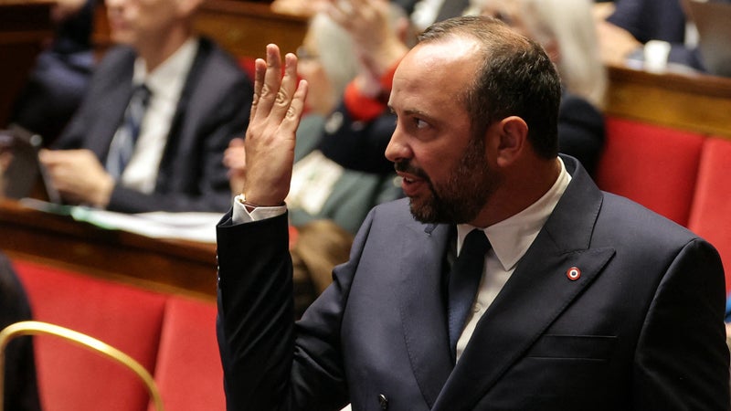 "Vous jouez avec notre argent, on vous coupe les vivres": un député ciottiste veut suspendre les salaires des ministres, députés et sénateurs en cas de vote d'un budget déficitaire