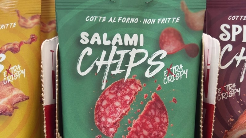 Des chips frites dans l'eau, des chips de salami, de champignon ou de courgette... On a goûté les inventions de ces industriels qui veulent révolutionner le marché du grignotage